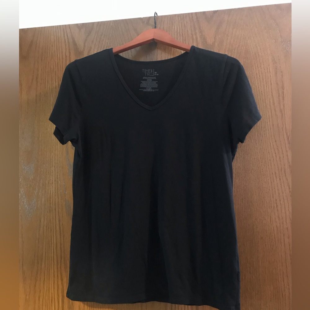 ‘Time & Tru’ brand black V-neck short sleeve t-shirt Size M